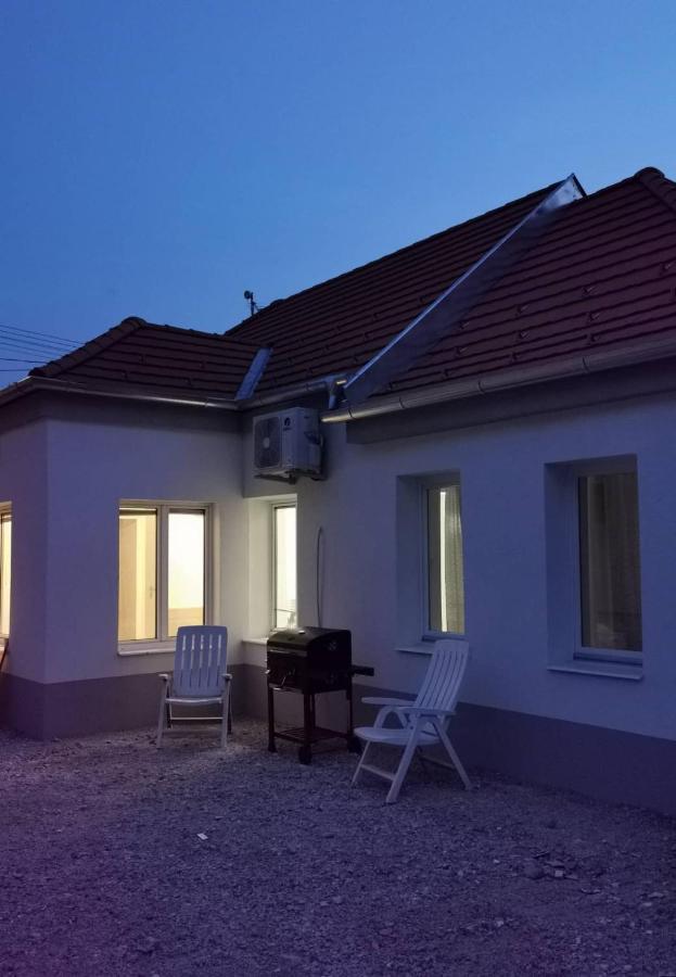 קסזטלי Tifani Apartman מראה חיצוני תמונה